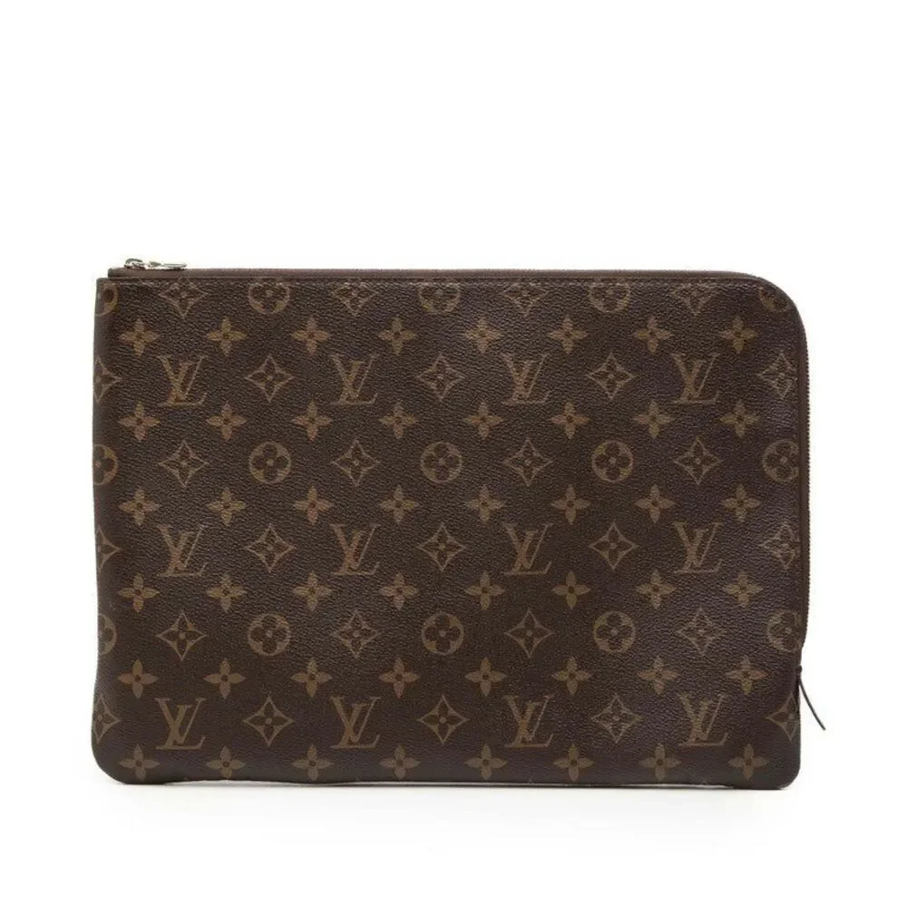 Louis Vuitton Etui Voyage GM Clutch